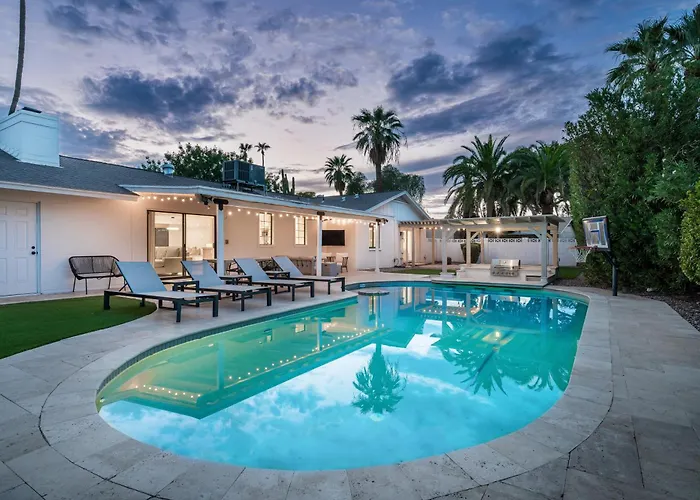 Modern Retreat With Pool Fire Pit Outdoor Living Scottsdale